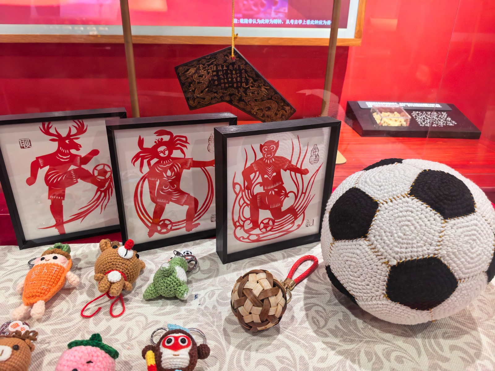 12.南通参展的苏超系列剪纸作品.jpeg
